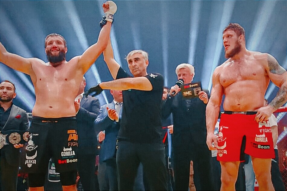 Amc fight nights 123 сулумов сарнавский. Бой мага Исмаилов и Минеев