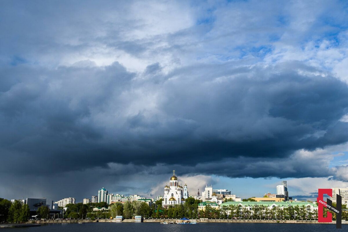 прогулка тучи москва. шкваловый ворот. челябинск весна. погода в екатеринбурге фото. грозовые тучи.