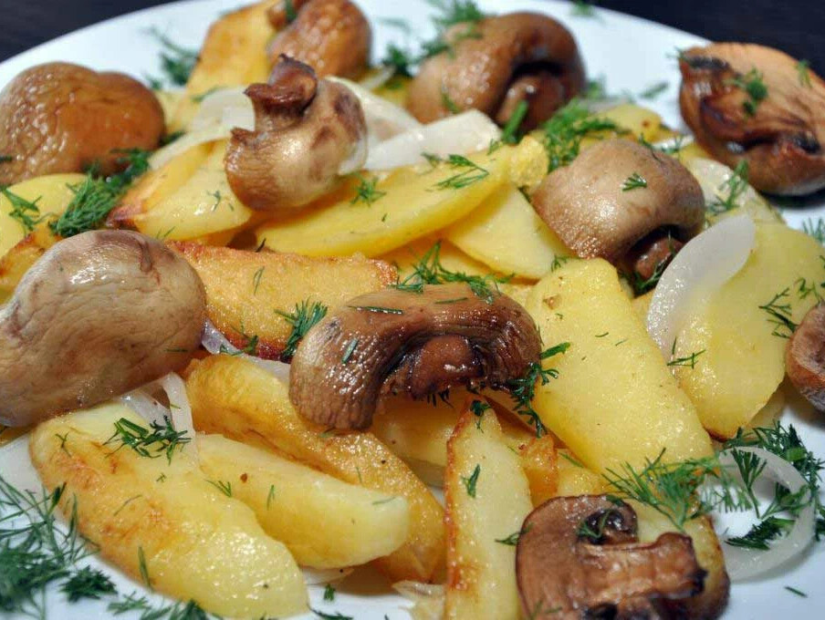 Белые грибы рецепты жареные с картошкой. Картошка с грибами. Карточки грибы
