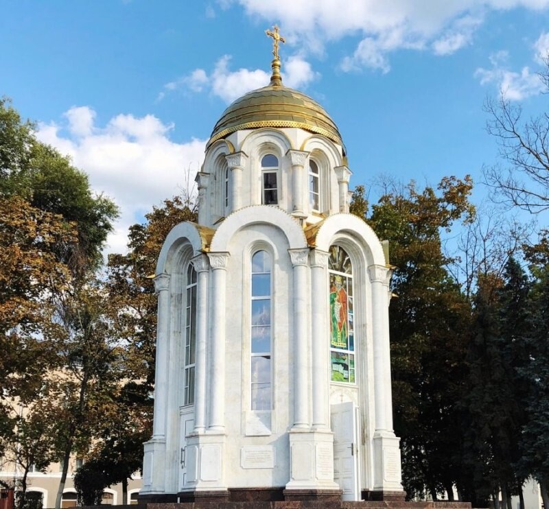 Русских белгород. Часовня Владимира равноапостольного Белгород. Часовня на Соборной площади Белгорода. Часовня в честь Святого равноапостольного князя Владимира Белгород. Часовня Владимира равноапостольного Белгород Соборная площадь.