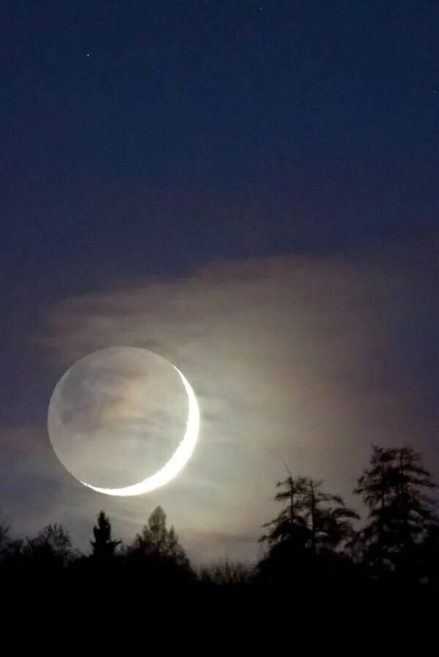 вид убывающей луны фото