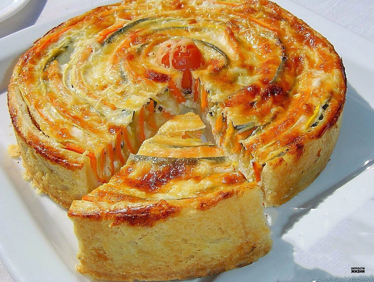 Киш с кабачками. Красивый овощной пирог. Пирог с кабачками. Пирог из кабачков. Пирог с цукини и морковью.