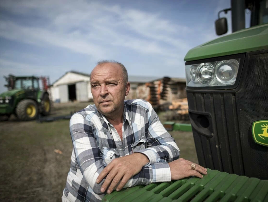 село дядьки. село дядьки. дядька с усади. лицо деревенского друга. сельский мужик.