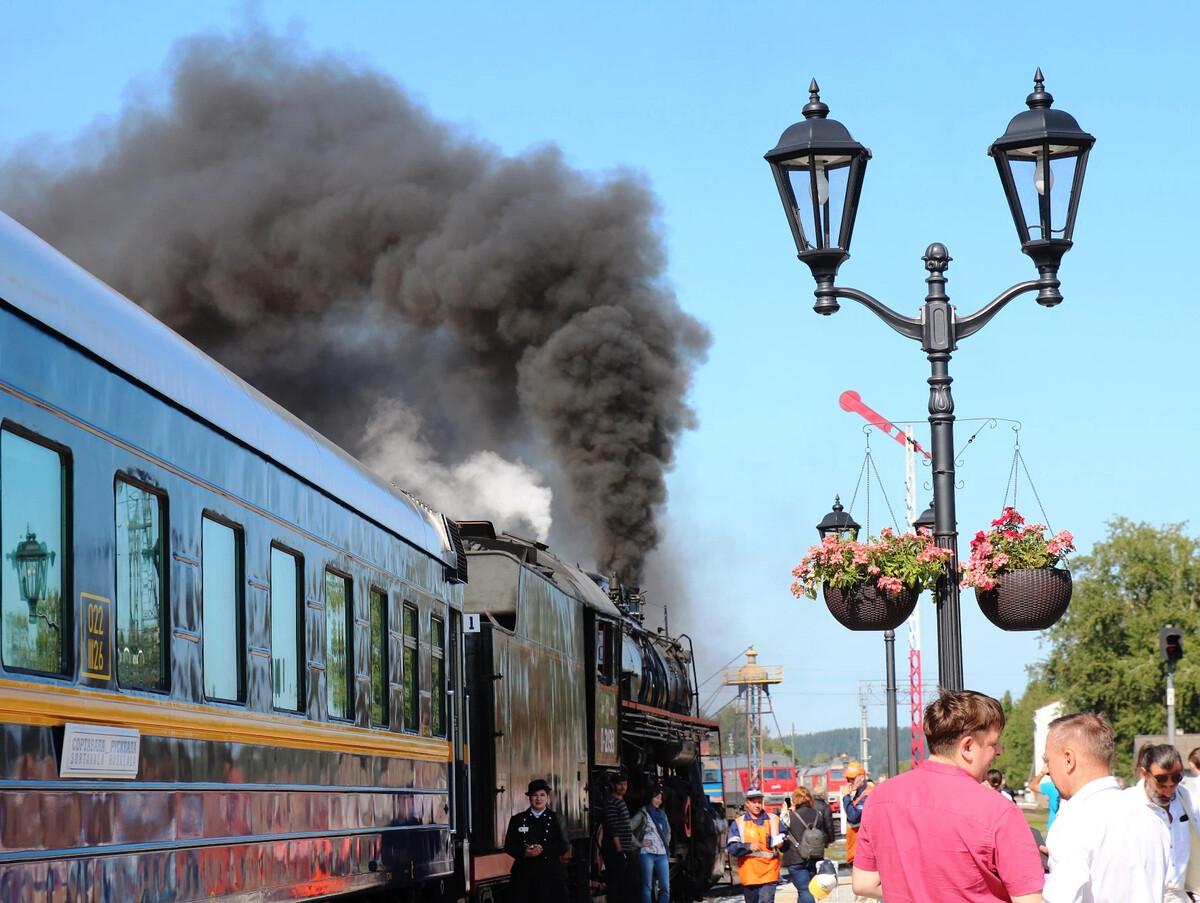 Ретро поезд вагоны. Ретро-поезд Рускеальский экспресс. ЖД станция Сортавала ретро поезд. Ретропоезд Рускеала. Паровоз Сортавала.