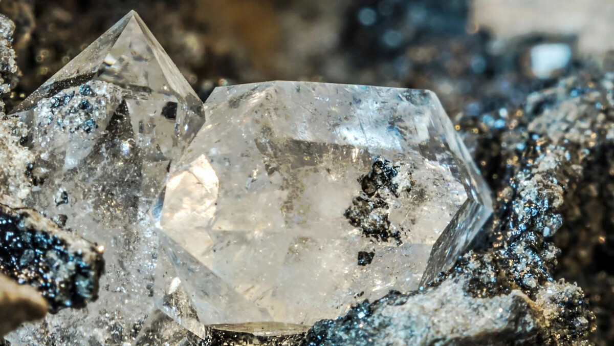 Л. Алмазы искатели. Алмазные копи в африке ботсвана. Алмазы искатели. Санд ж.