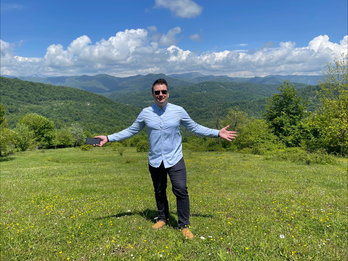 Exclusive brokerage сочи ирик. Лев рубенович риелтор в сочи. Салон ежевика сочи. Бкс краснодар. Город сочи ночью 2020.