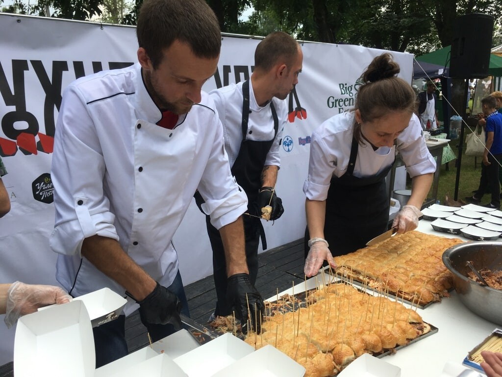 Город Углич магазин готовой еды вкусняшка