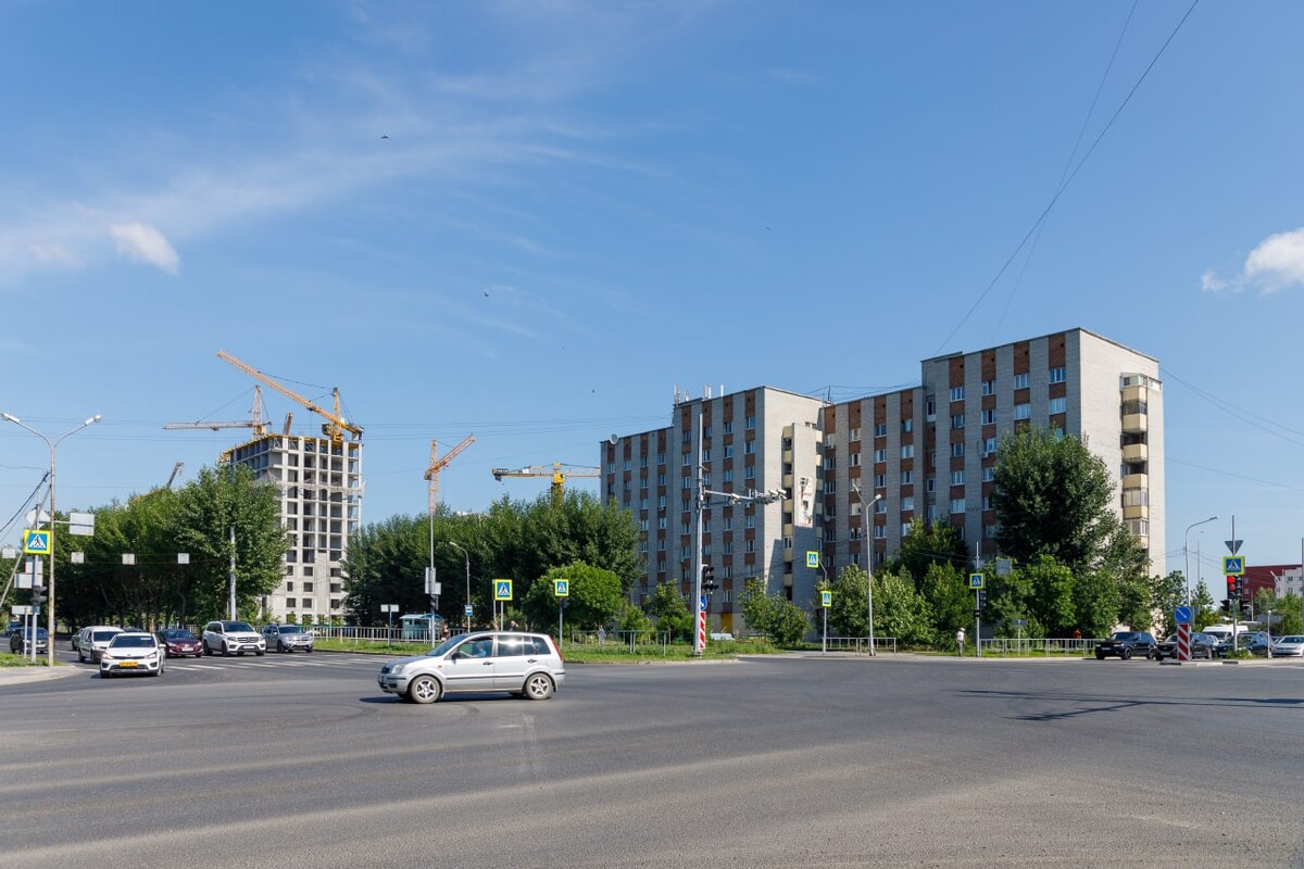 Поселок 50 лет октября. Тюмень улицы. Перекресток 50 лет октября и Севастопольская Тюмень. Улицы Севастополя. 50 Лет октября 64 Тюмень