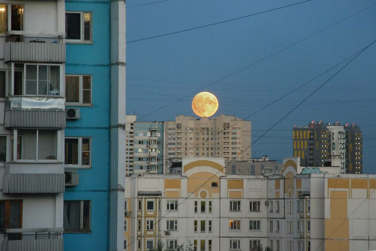 луна в москве сейчас