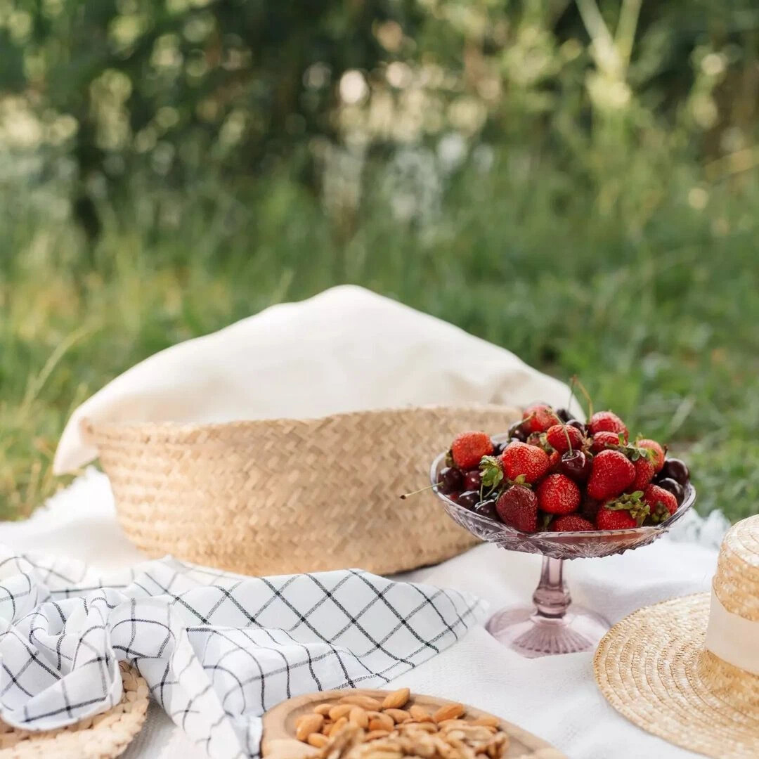 Пикник на природе картинки. Илея для летнего поста. Летняя фотосессия с едой. Что можно взять на пикник из еды. Пикник 1 3