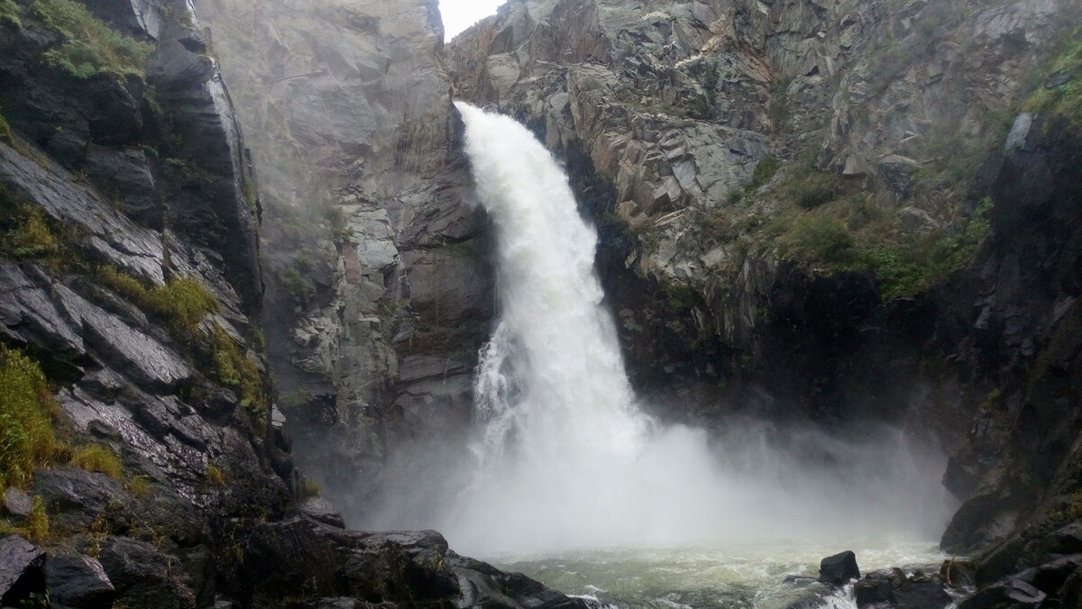 Каскадный водопад реки Катунь