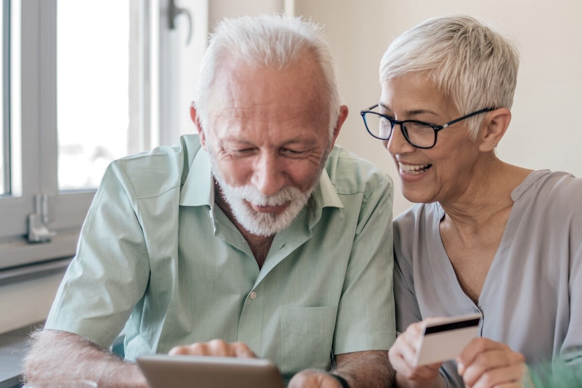 старость фильм 2021. пенсионеры беларусь. пенсионер на заводе. пенсионеры рф. пенсионеры рф.