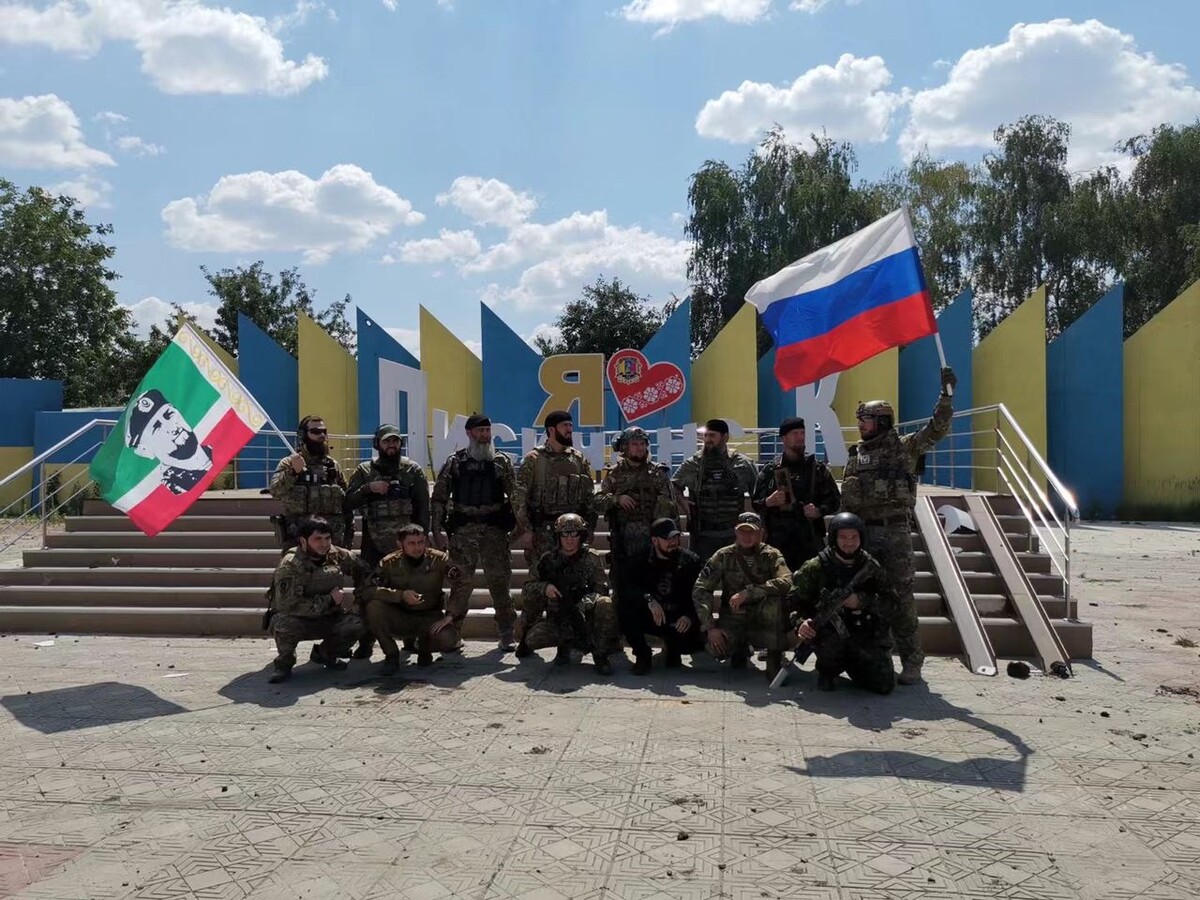 Лисичанск сегодня последние новости. Администрация Лисичанска. Лисичанск Центральная площадь. Донбасс. Лисичанск Главная площадь.