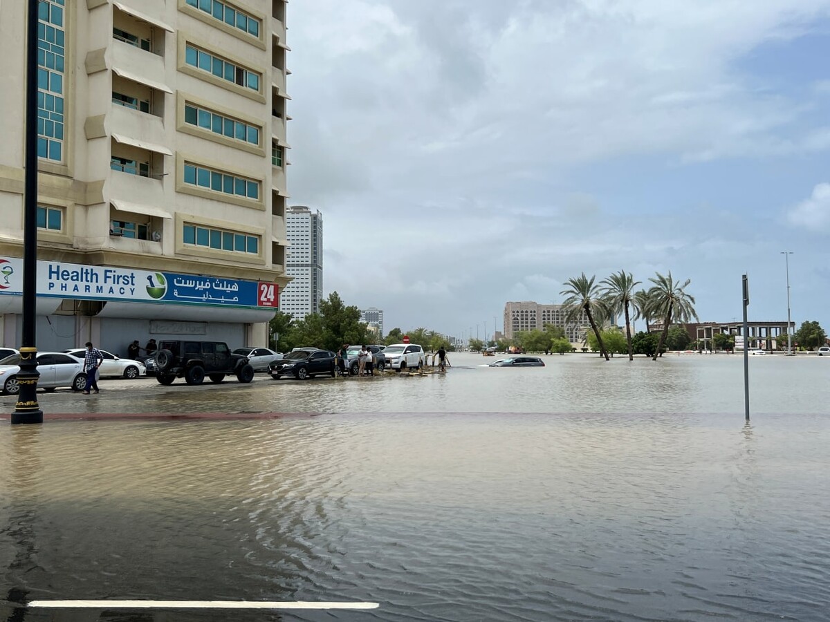 Эль Фуджайра потоп. Наводнение в ОАЭ. Арабские эмираты затопило. Объединенные эмираты потопы.