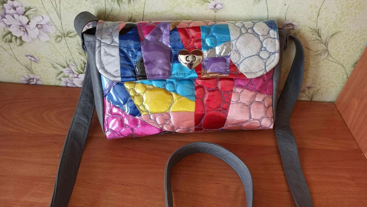 ЗАГАДОЧНАЯ СУМКА Сможете догадаться из какого материала сшита эта сумка ...