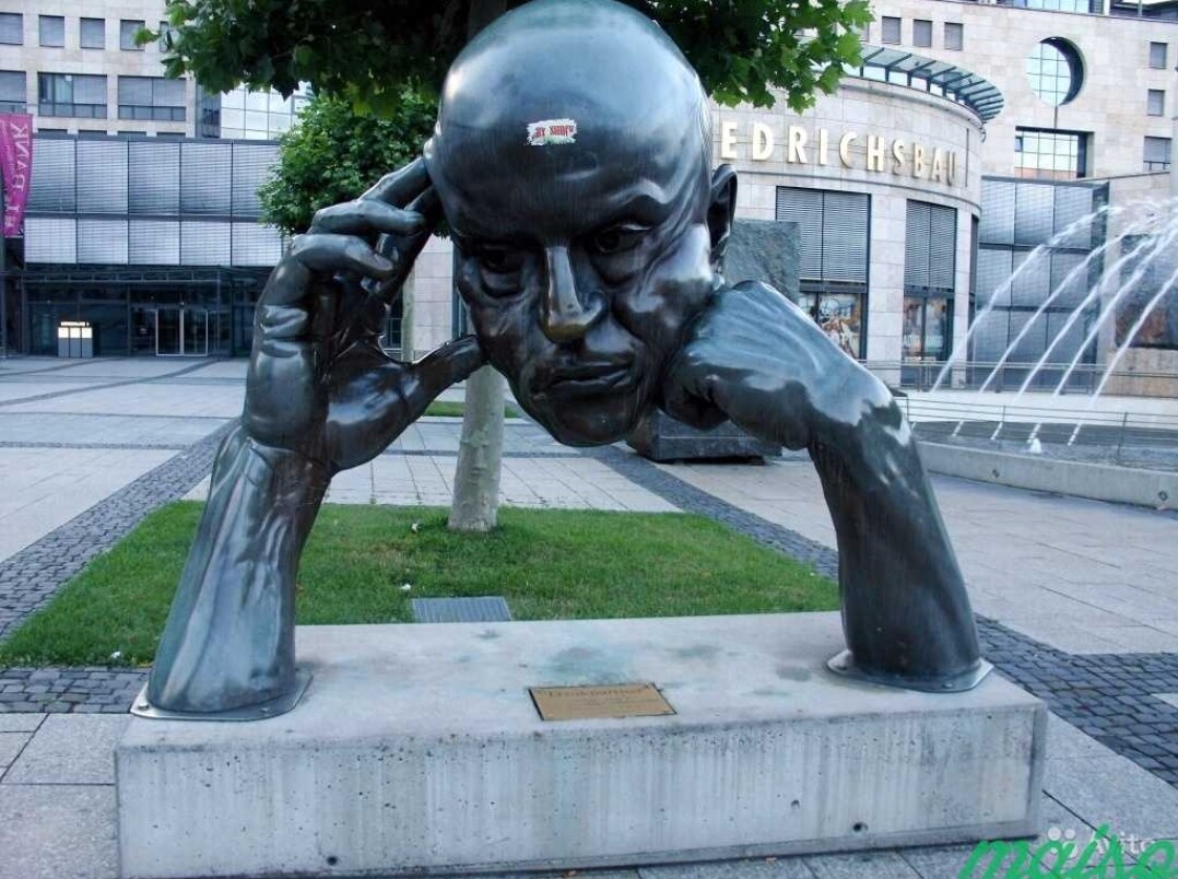 огюст роден мыслитель. мыслитель прикол. мыслитель родена на прозрачном фоне. мем мыслитель. роден мыслитель скульптура.