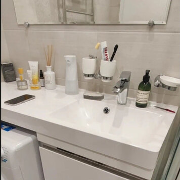 Mientras estaba de visita, me enamoré de un dispensador de jabón “inteligente” (convierte el jabón líquido en espuma, mientras que el consumo es menor de lo habitual). Y al final elogia con una cara sonriente (que a mis hijos les gustó especialmente - 2).