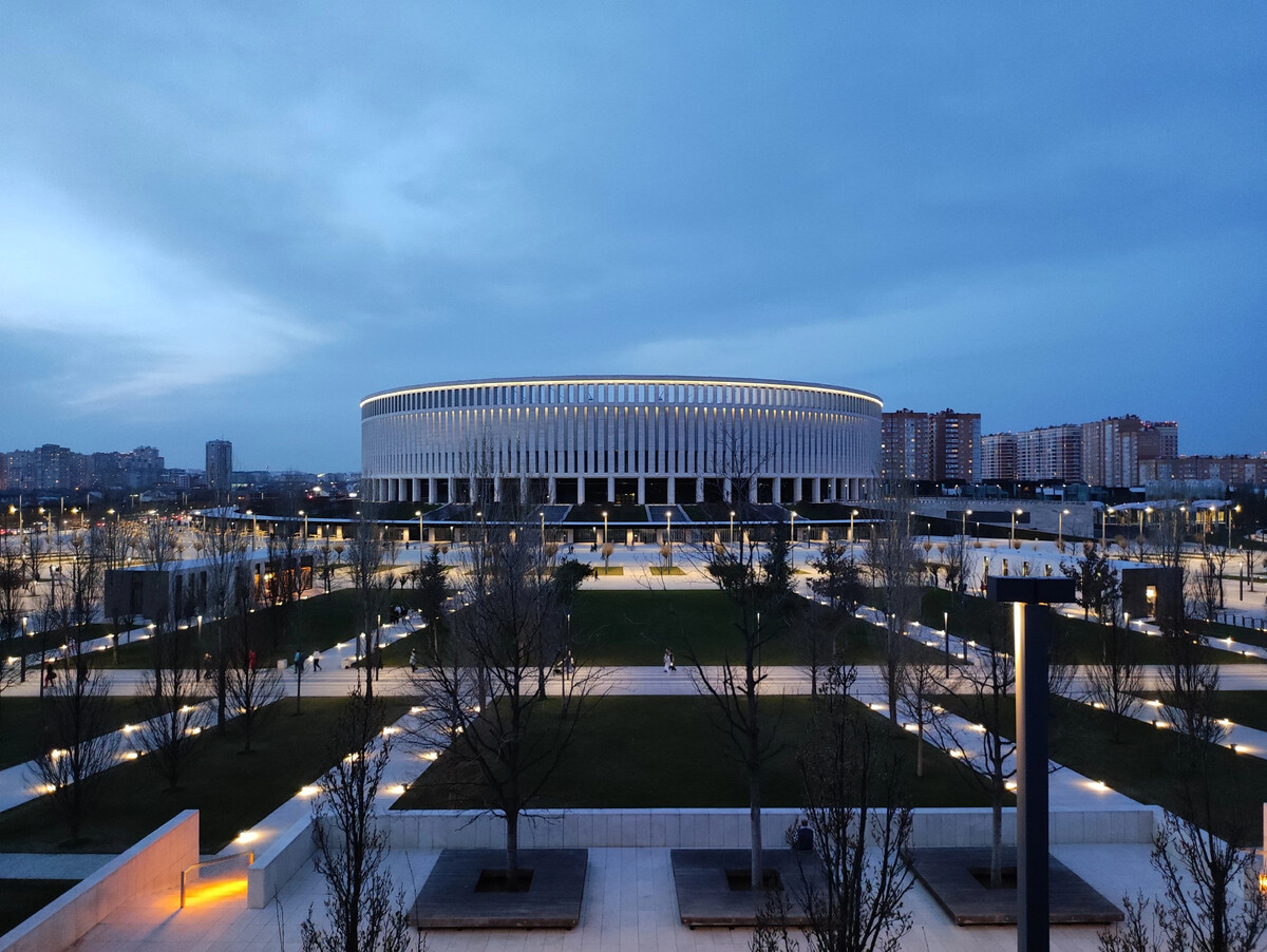 Стадион Краснодар вечером фото