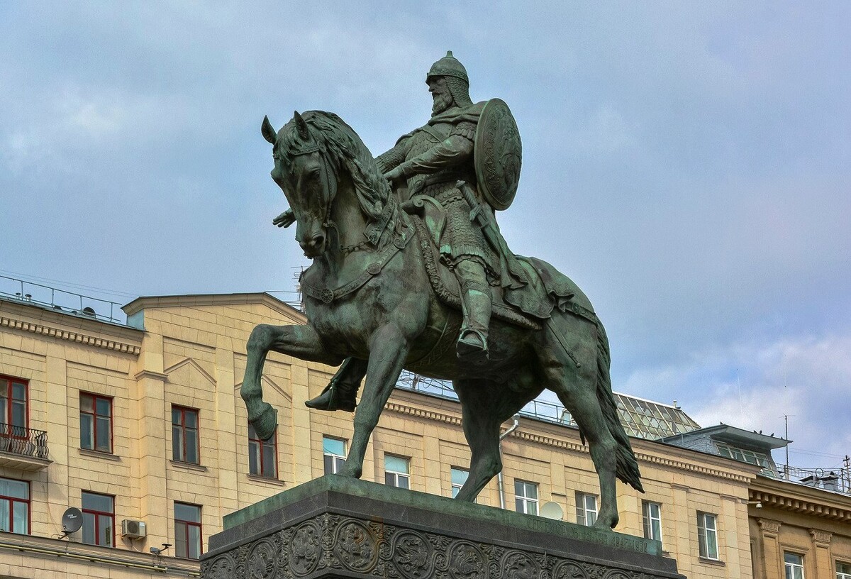 Картинка памятник юрию долгорукому