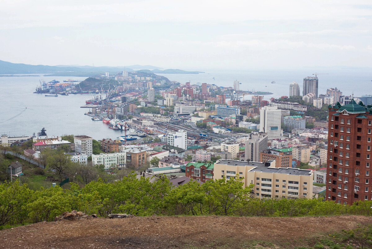 Бухта золотой Рог Амурский залив. Вид из Владивостока на Японию. Владивосток море. Владивосток набережная японское море.
