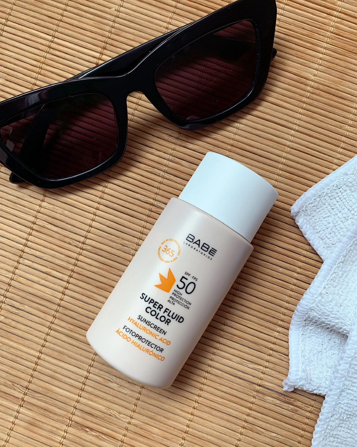 Зачем нужен спф для лица. SPF. Защита от солнца УФ 60. Sun Killer SPF. Зимнее солнце SPF.
