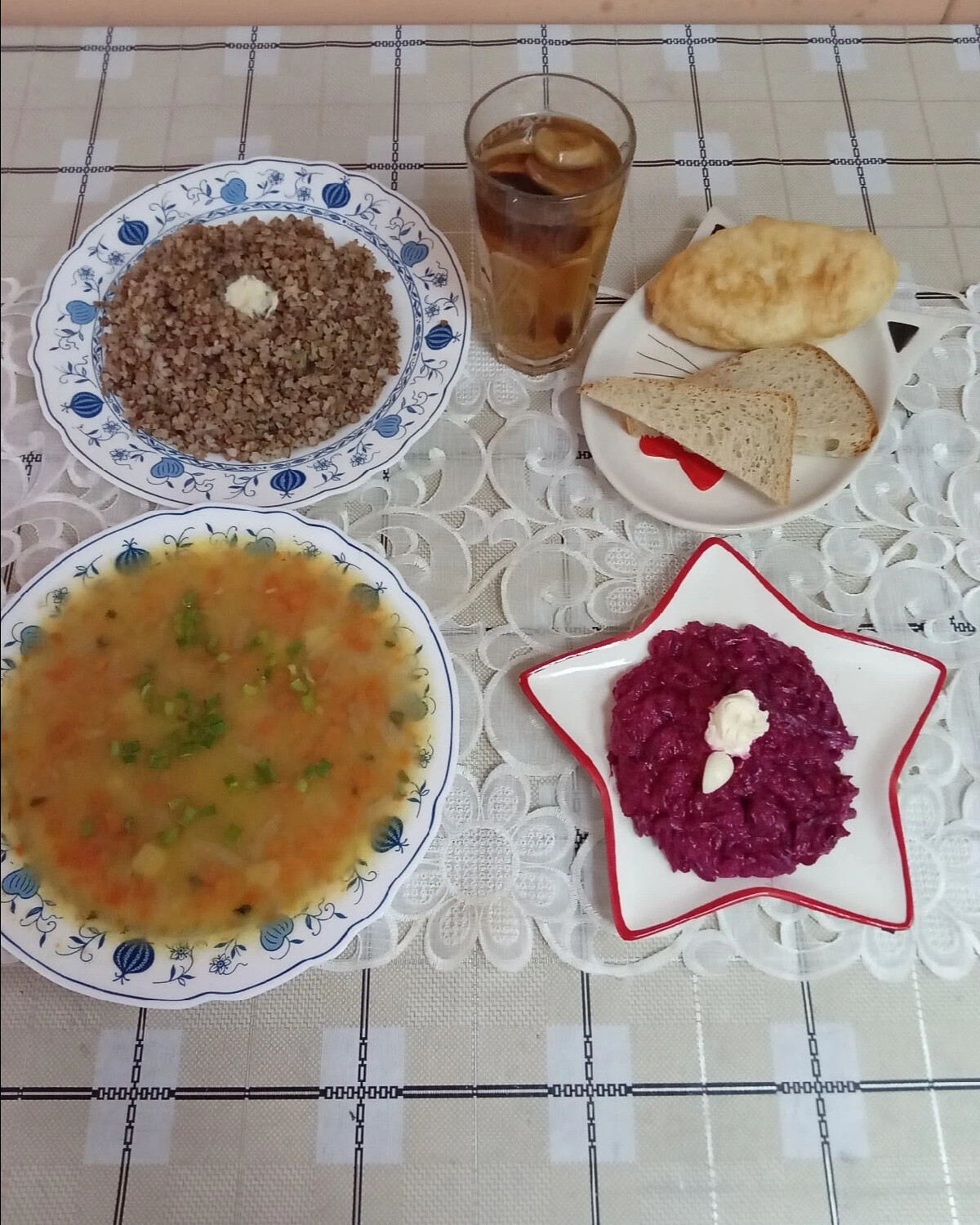 Ушла буду когда вернусь. На обед пришел сын. После собрания в школе. Ушел на обед. Обед прикол.