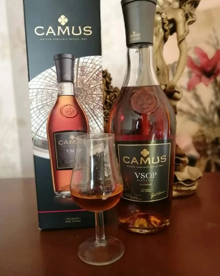 Camus vsop. Коньяк Камю ВСОП Элеганс. Коньяк Камю VSOP. Коньяк французский Элеганс Camus. Коньяк камус VSOP.