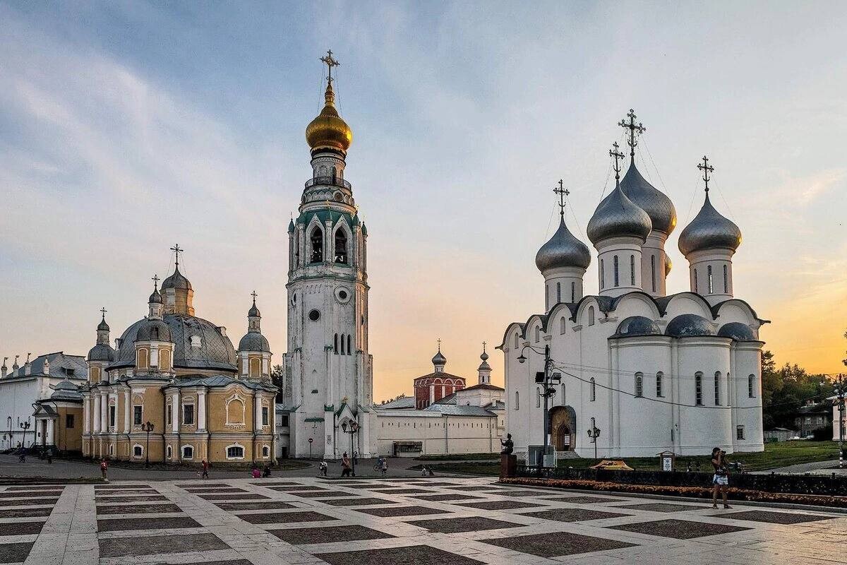 Вологодские святыни. Вологодский Кремль Вологда. Достопримечательности Вологды Вологодский Кремль. Вологда центр города.