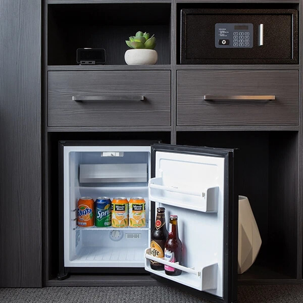 мини бар в номере отеля. встраиваемый минибар мм520x385x400. минибар в номере. минибар встраиваемый для отеля. холодильник в номер гостиницы.