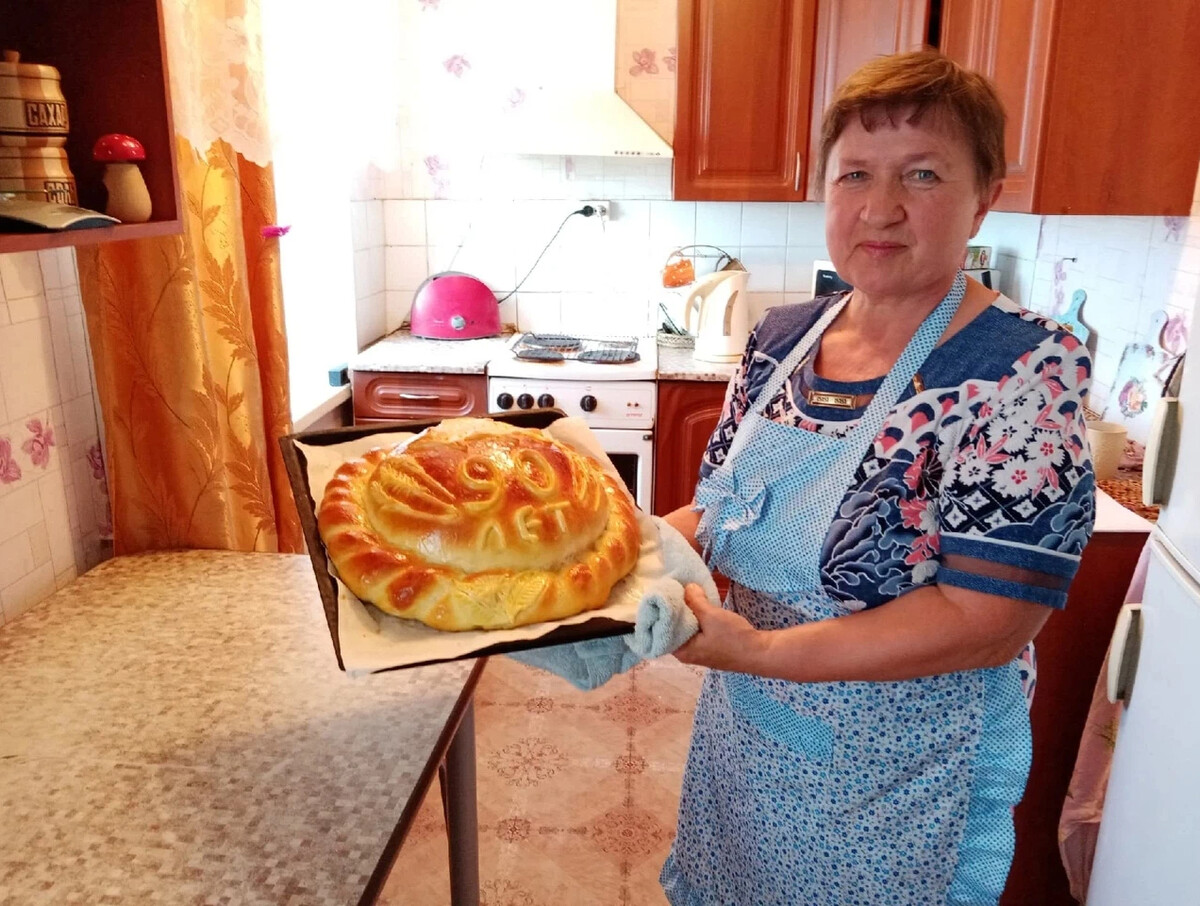 каравай на столе вода в ключах