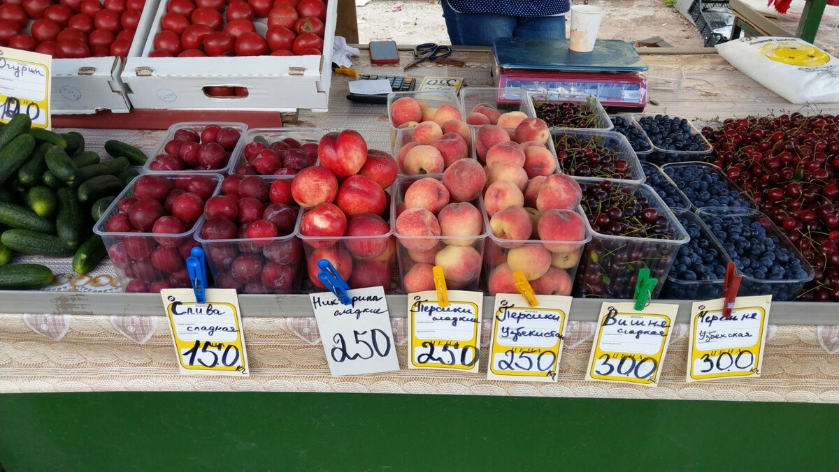 Преображенский рынок доставка продуктов на дом москва. Фрукты на рынке. На рынке. Рынок у дороги. Рынок еды.