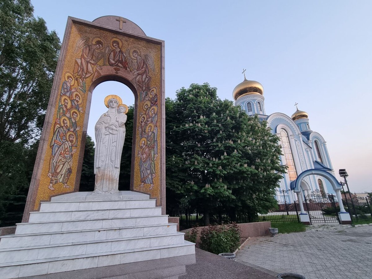 дворец счастья в луганске