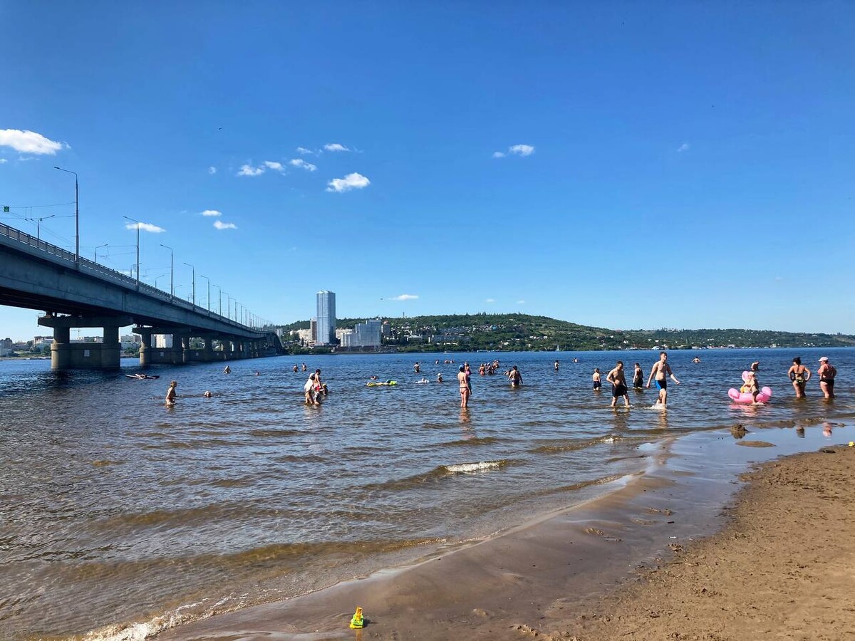 Пляж саратова фото. Саратов пляж. Городской пляж. Саратовский пляж. Волга пляж.