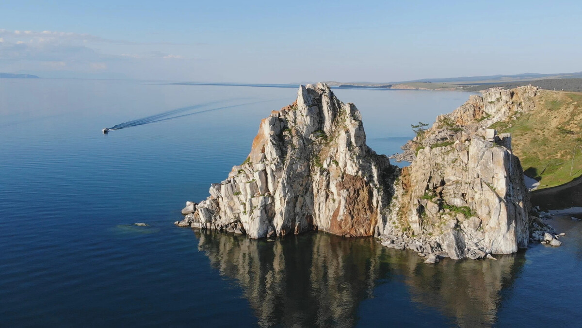 Скала Шаманка и Сарайский пляж