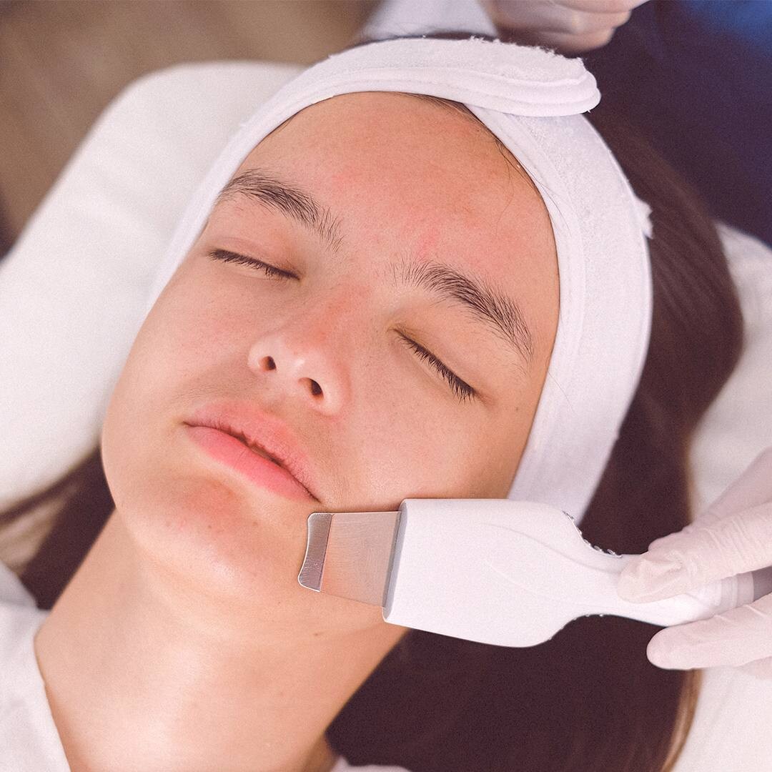 Бесполезные процедуры в косметологии. Косметологические процедуры для лица. Бесполезные процедуры в косметологии. Процедуры для лица у косметолога. Мезотерапия мезороллер дермапен.