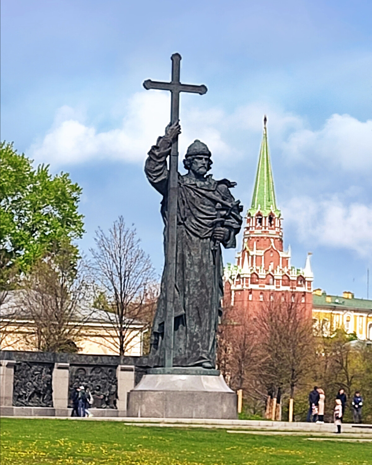 фото памятника князю владимиру в москве