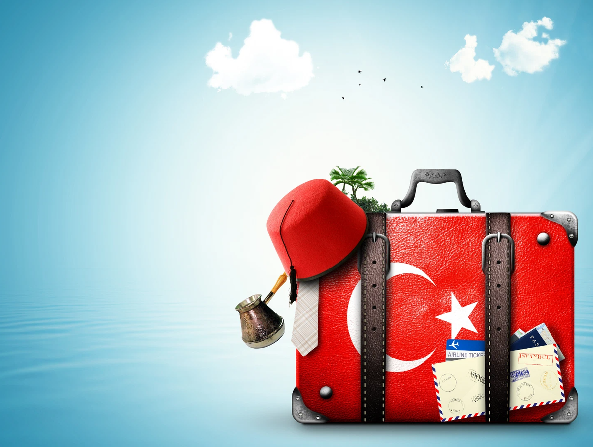 Путешествия бронирование. Чемодан для путешествий. Чемодан Турция. Чемодан с турецким флагом. Переезд в Турцию.