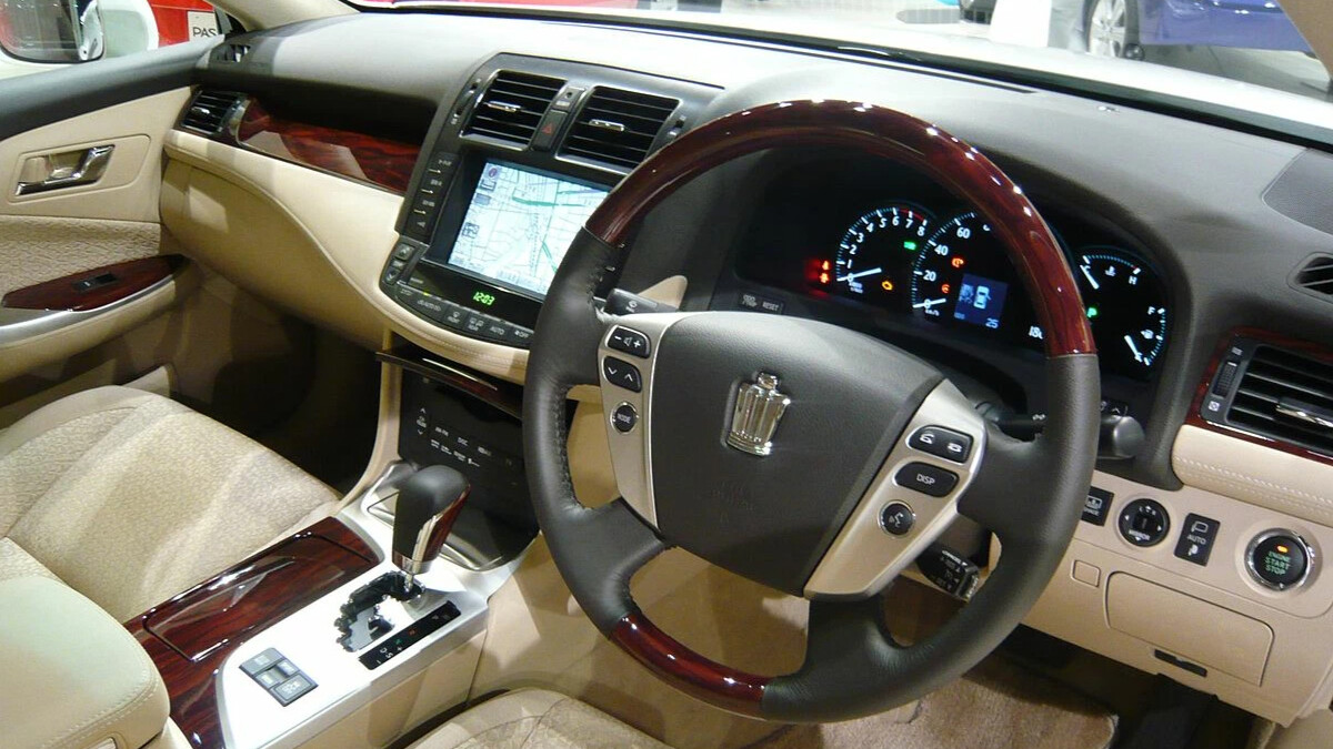 Toyota Crown Majesta 2016