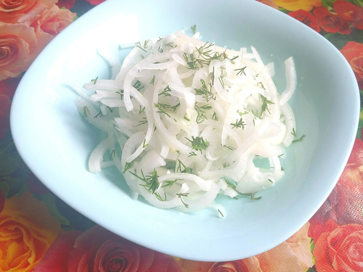 Салат из лука репчатого