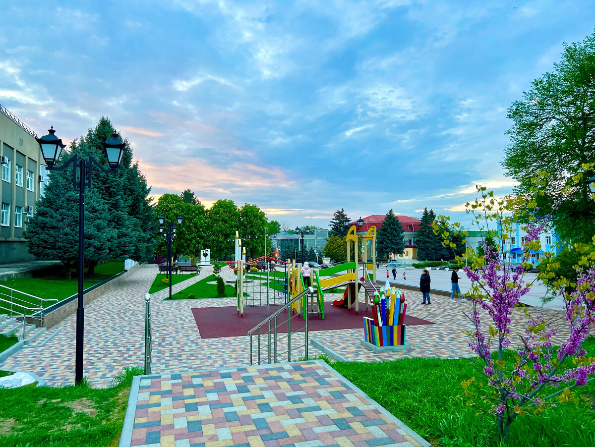 Показать г михайловск. Сквер молодежный Михайловск. Михайловск центр. Новый город Михайловск детский городок. Михайловск набережная.