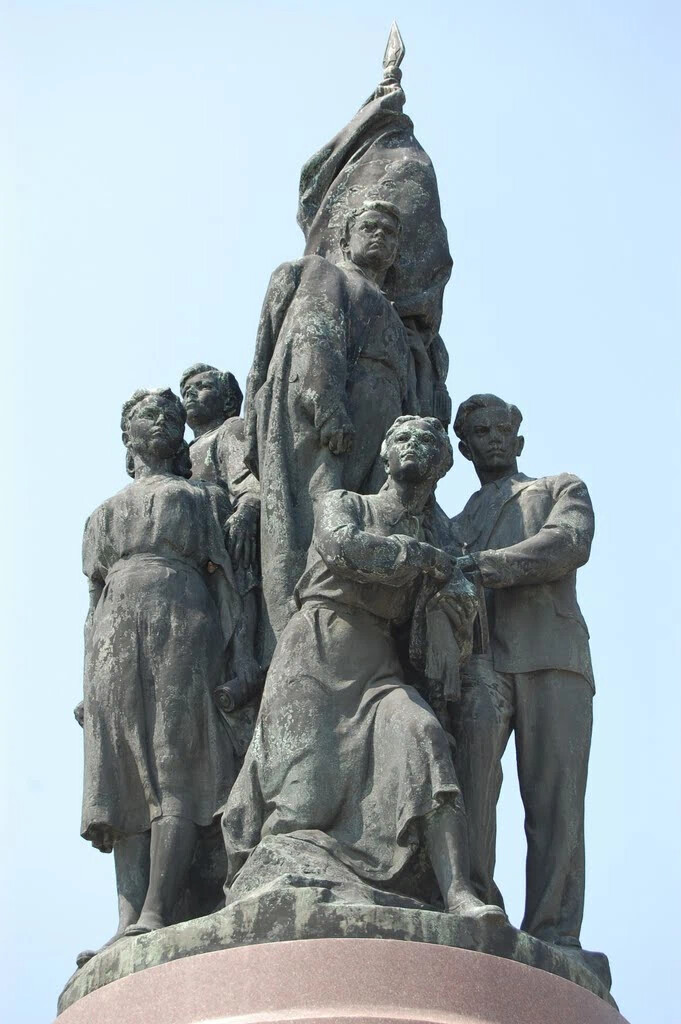 клятва монумент. памятник молодогвардейцам клятва в краснодоне. клятва монумент. монумент молодогвардейцам в краснодоне. клятва монумент.