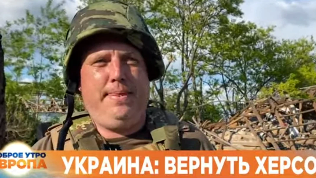 Из сегодняшний новостей Европы. Этот явно не голодающий хлопец говорит ...