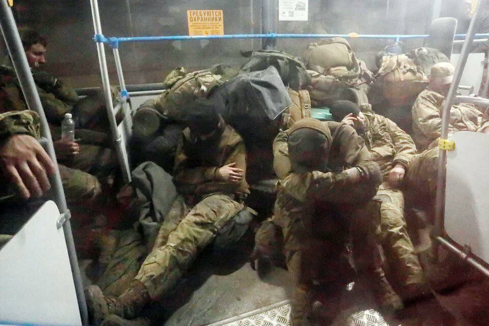 Объявление в автобусе «требуются охранники», конечно, очень в кассу ...