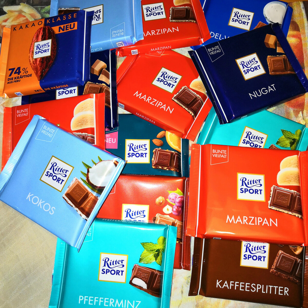 Риттер спорт большая. Ritter Sport шоколад Альпийское молоко. Риттер спорт большая шоколадка. Риттер спорт шоколад большой. Риттер спорт шоколад большая упаковка.