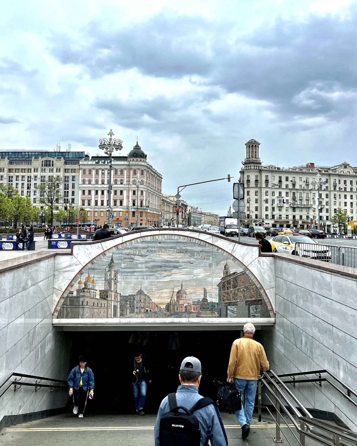 фото пирамида на пушкинской площади