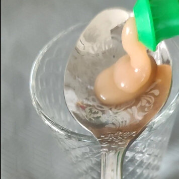Uso aceto e sapone per altri scopi. Non posso più fare a meno di questo rimedio casalingo (pulisce benissimo). Il rimedio casalingo ideale ed economico per pulire il pavimento è una soluzione di aceto e sapone.