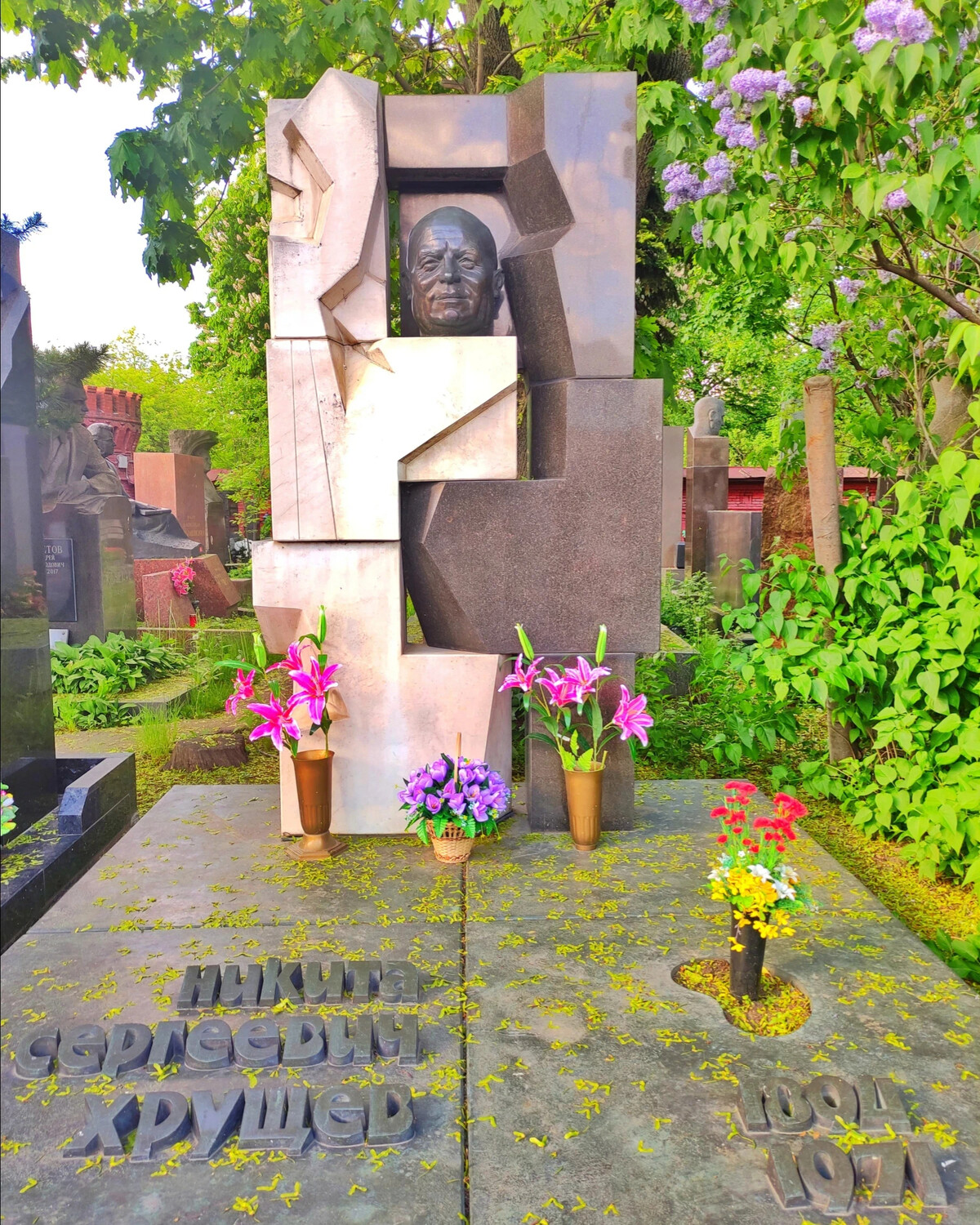 Новодевичье кладбище могилы певцов