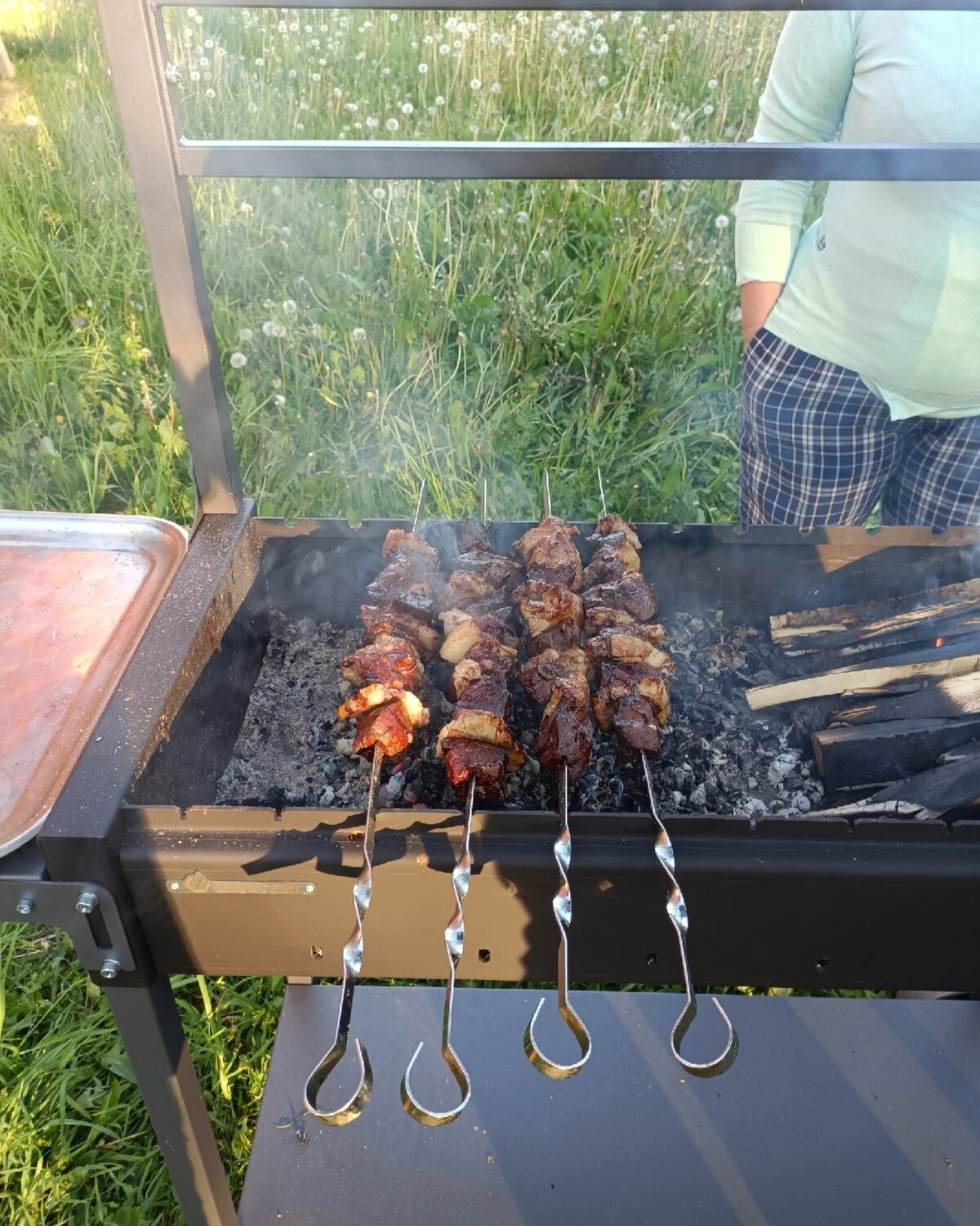 Печень на мангале. Куриная печень на мангале на решетке. Шашлык с румяной корочке рецепт.