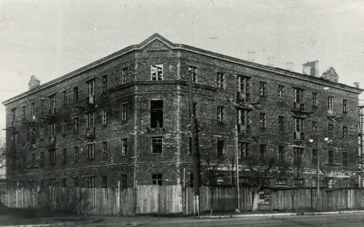 одна из сторон треугольника. отель экипаж внуково. бэсм-6 поколение эвм. дом архитектора воронеж. москва останкинская улица.