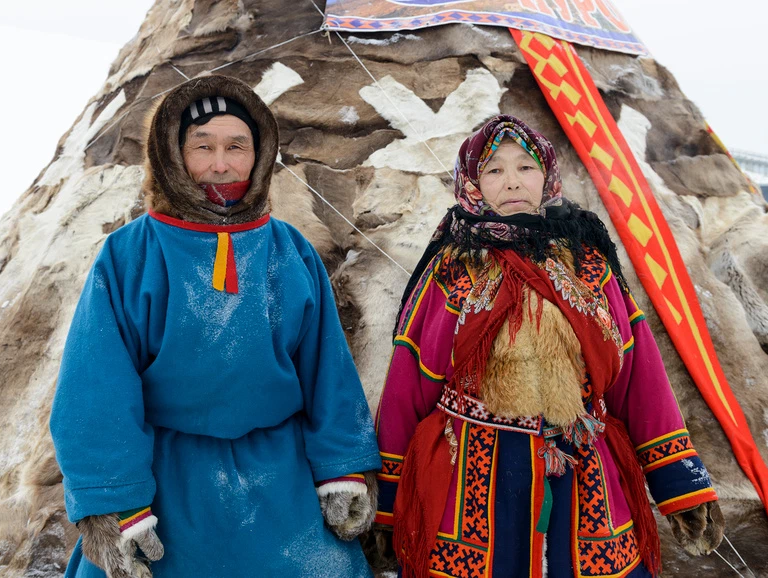 Коренные многочисленные народы. Селькупы национальный костюм. Национальная одежда селькупов. Ненцы народ России. Коренные народы Арктики